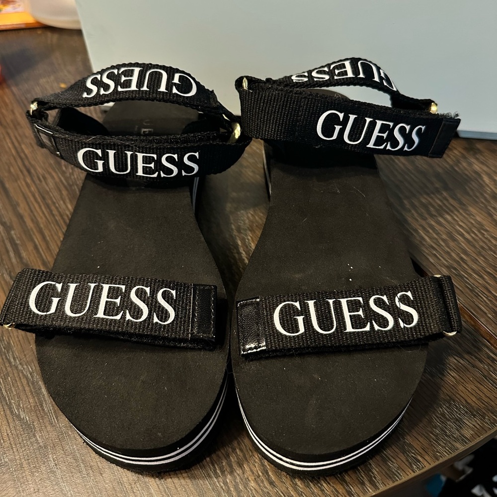 Edge of soles have some wear but in great condition overall!